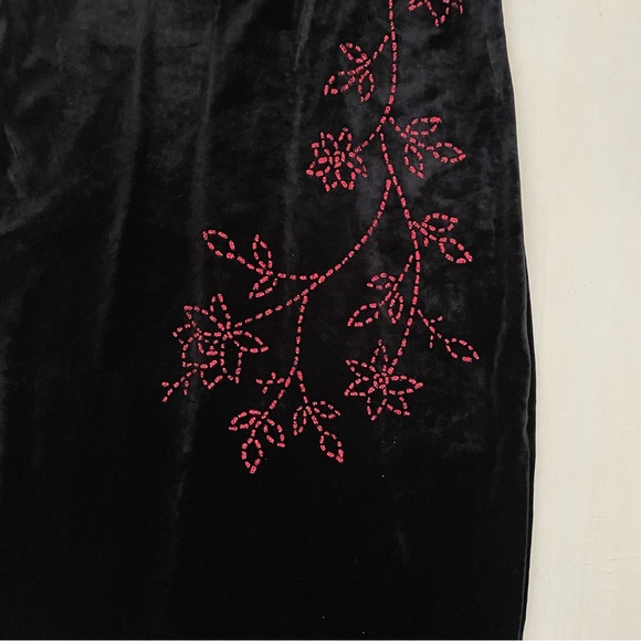 Black Velvet Evening Cocktail Dress Red Accents Spaghetti Straps Slit Women’s 12 - Picture 8 of 17